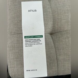 Anua Heartleaf Pore Control Cleansing Oil — White